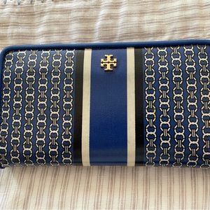 Tory Burch geo wallet